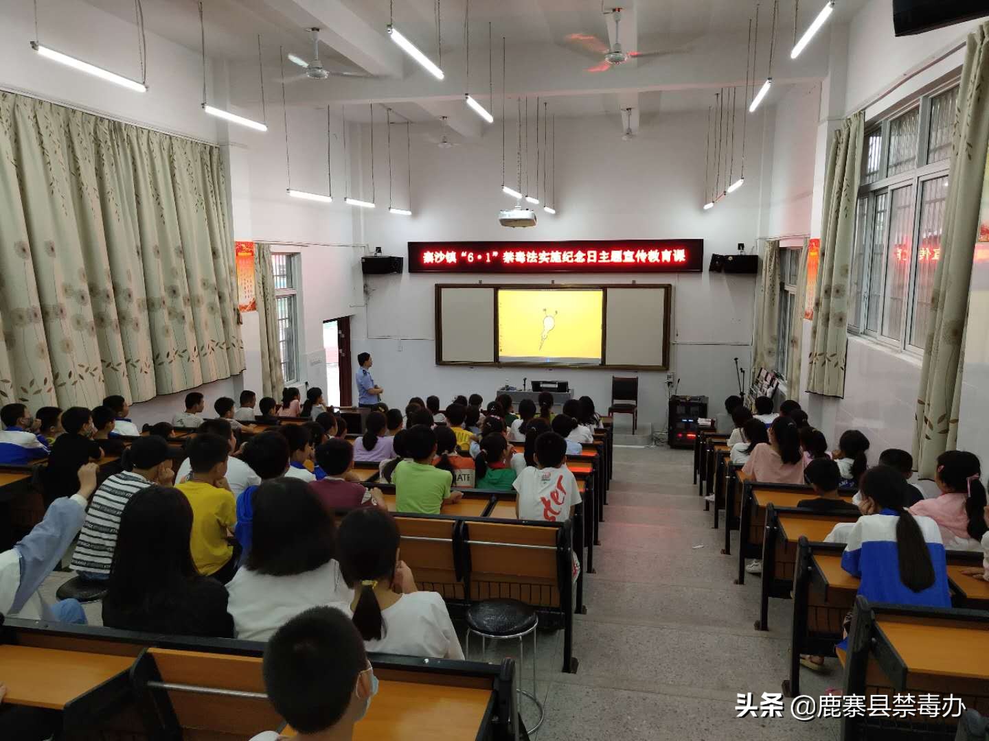 寨沙镇开展“6·1”禁毒法实施纪念日主题宣传教育活动