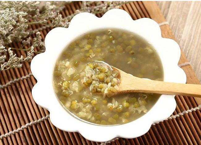 大爷卖绿豆糕以前视频,卖绿豆汤大爷