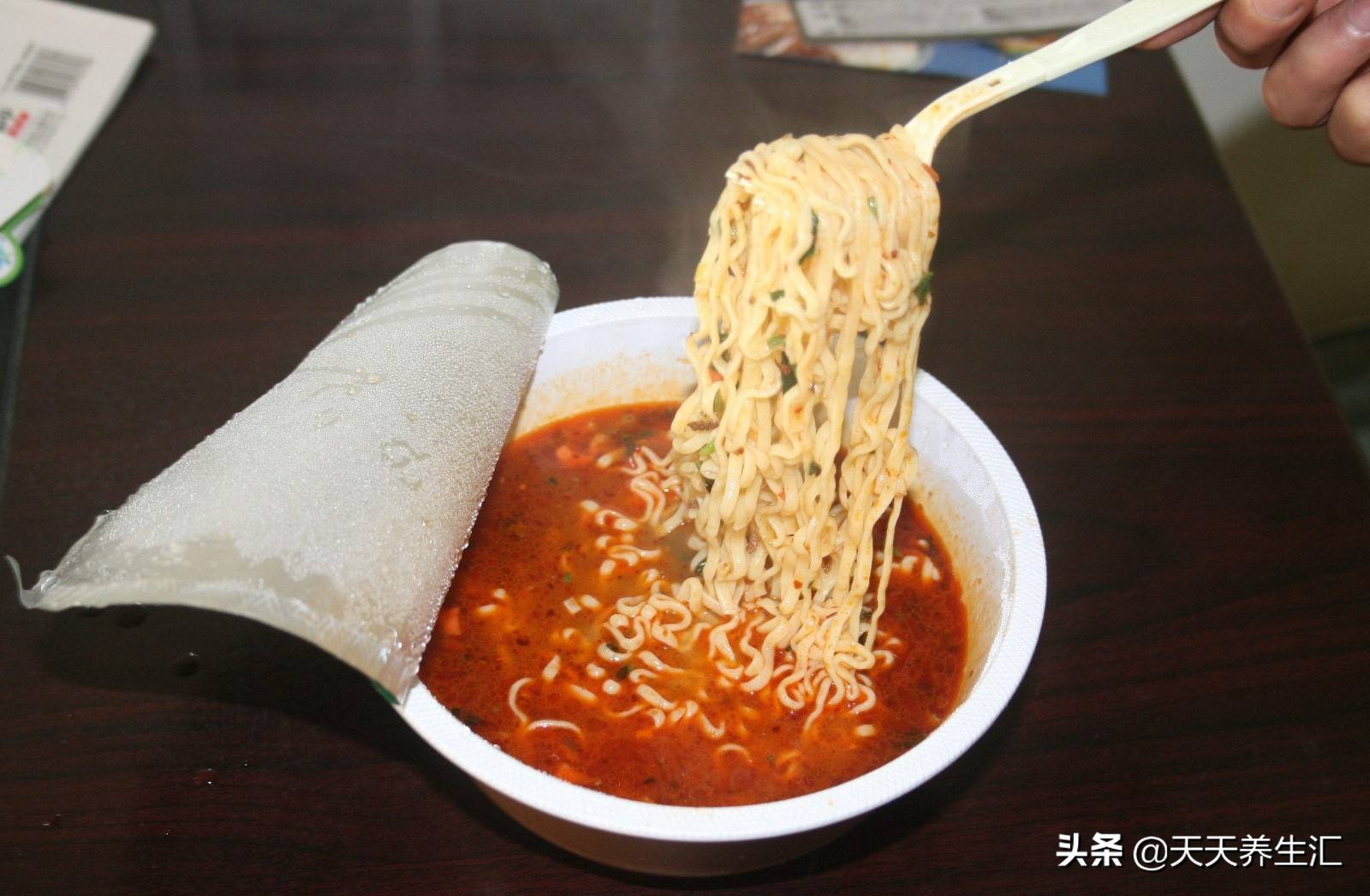 方便面到底是不是垃圾食品呢,你还认为方便面是垃圾食品吗