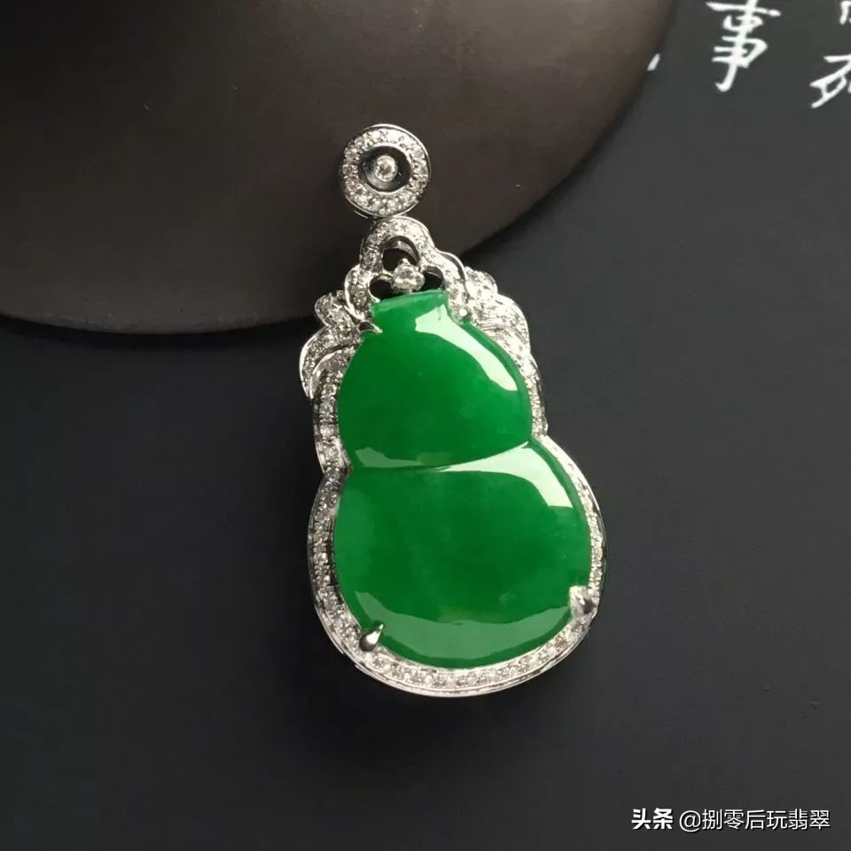 怎样辨别翡翠手镯a货还是bc货,肉眼怎么辨别酸洗的翡翠手镯