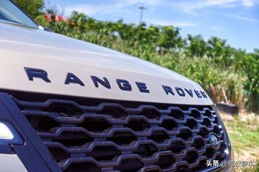 有颜值之后，空间也变得更宽敞，试驾路虎揽胜极光L