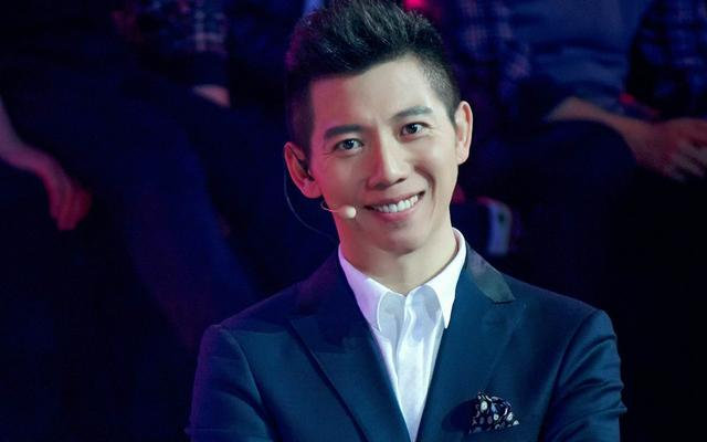 出钱又出力！胡海泉人肉背口罩回国，而国外购买地疑似是在新加坡