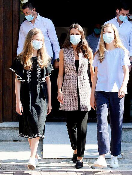 西班牙王后穿zara,zara品牌外穿背心