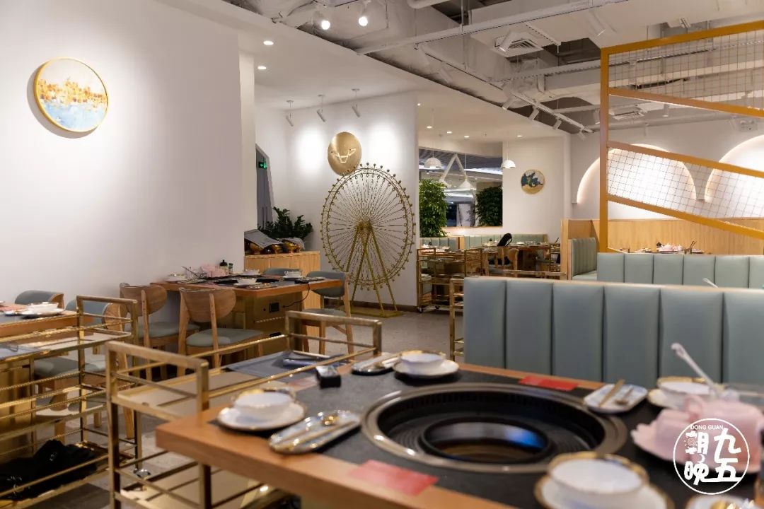 东莞首家火锅+烤肉一体涮就在万江家汇城，几百人排队等着吃