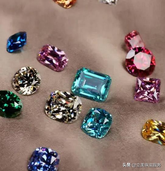 怎么挑选钻戒性价比更高,钻戒定制怎么选钻戒注意什么