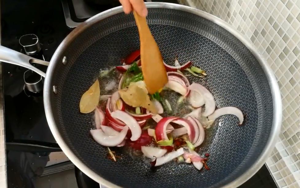 在家做麻辣烫试试这个方法,麻辣烫咋做才能做出麻辣的味道