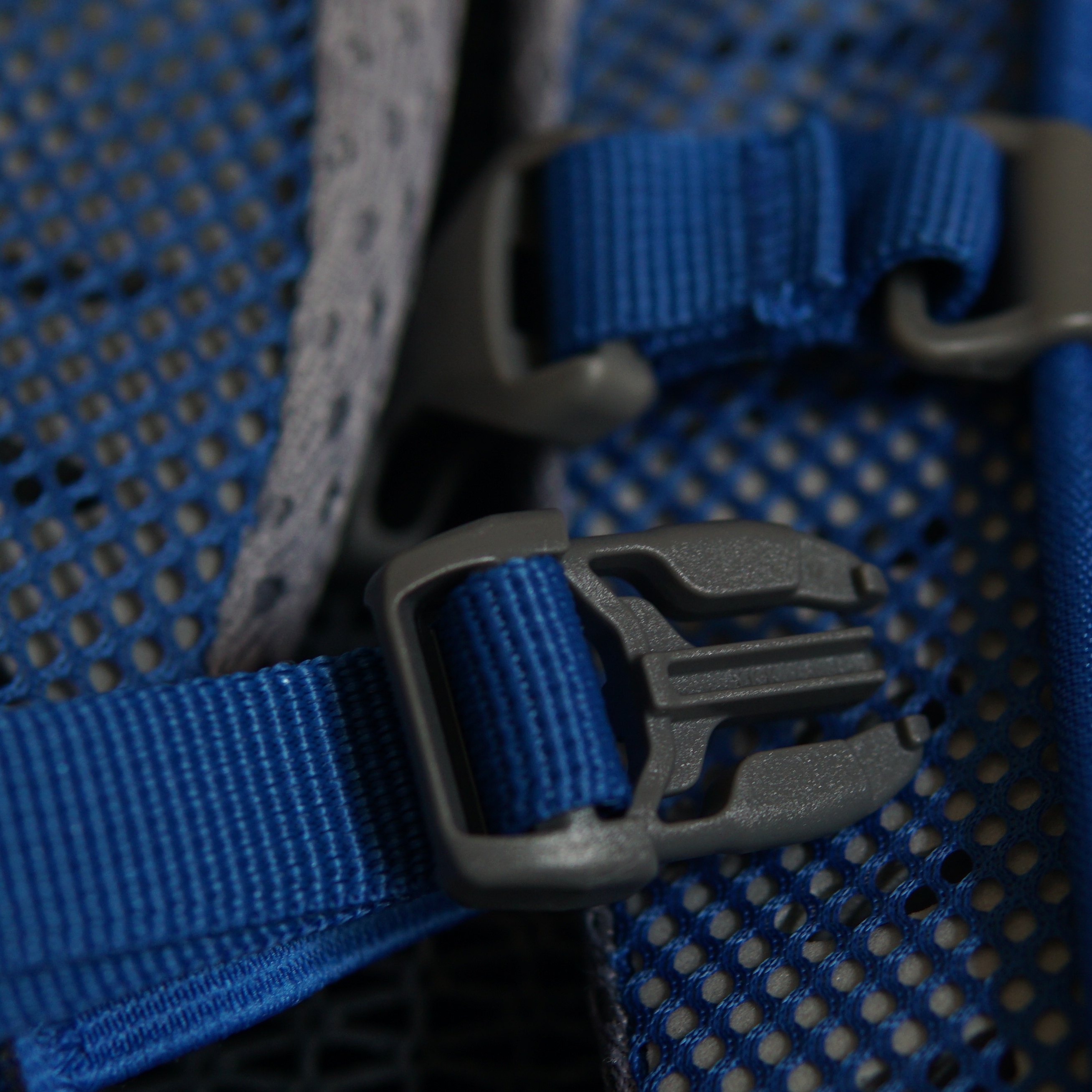 再也不怕背包被汗湿了：多特福特拉26L户外背包评测