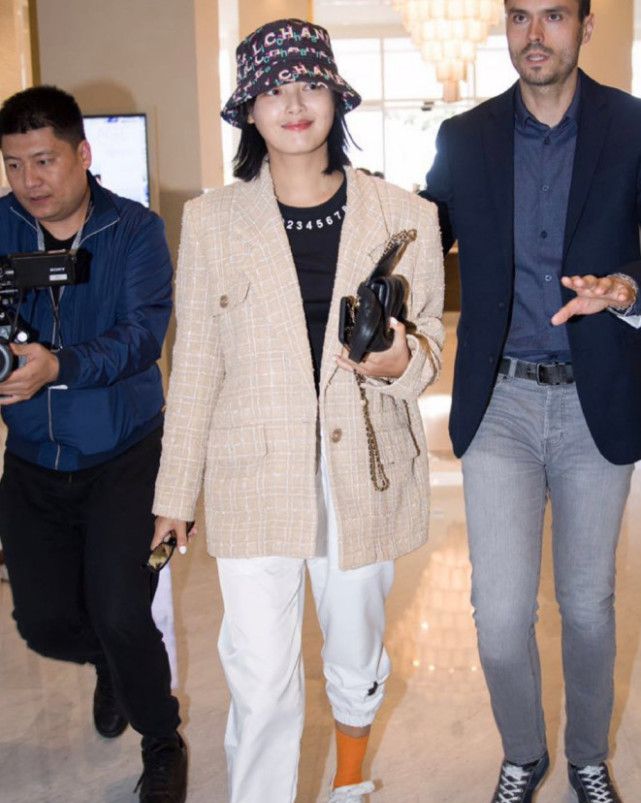 辛芷蕾穿的袜子,辛芷蕾红袜子