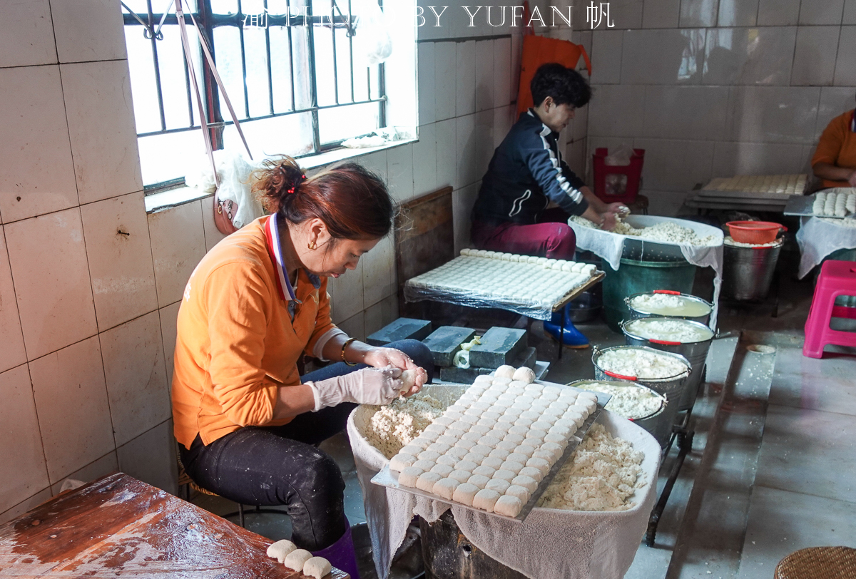 云南建水豆腐怎么做才好吃,云南建水美食烤豆腐