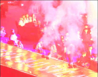 爱豆歌谣大赏,盘点韩国爱豆舞台摔倒瞬间