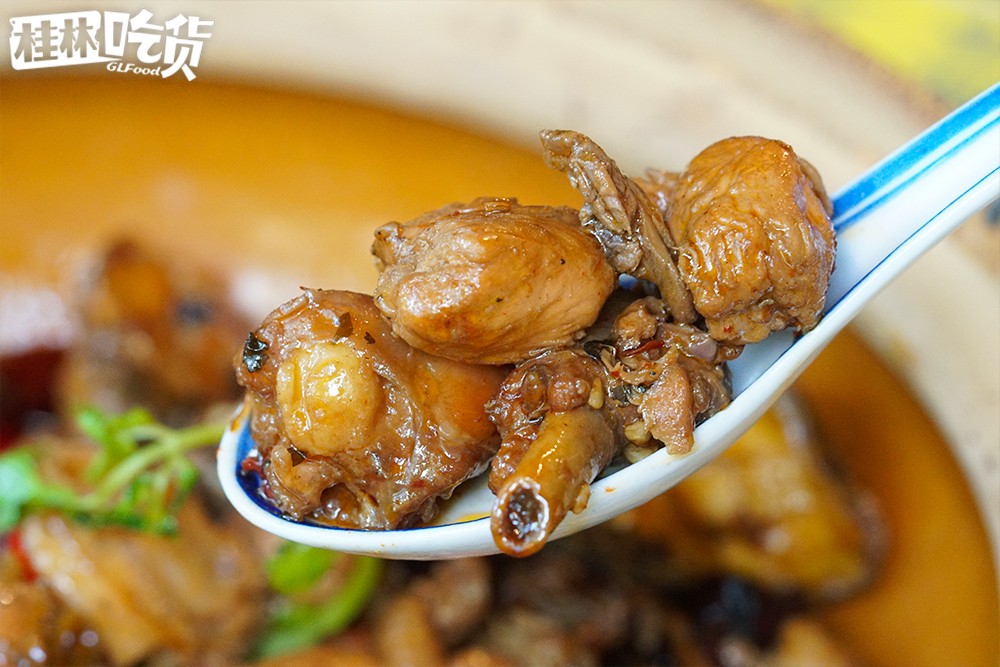 这家店惊现养生辣锅?!吃之前还要先“玩火”!