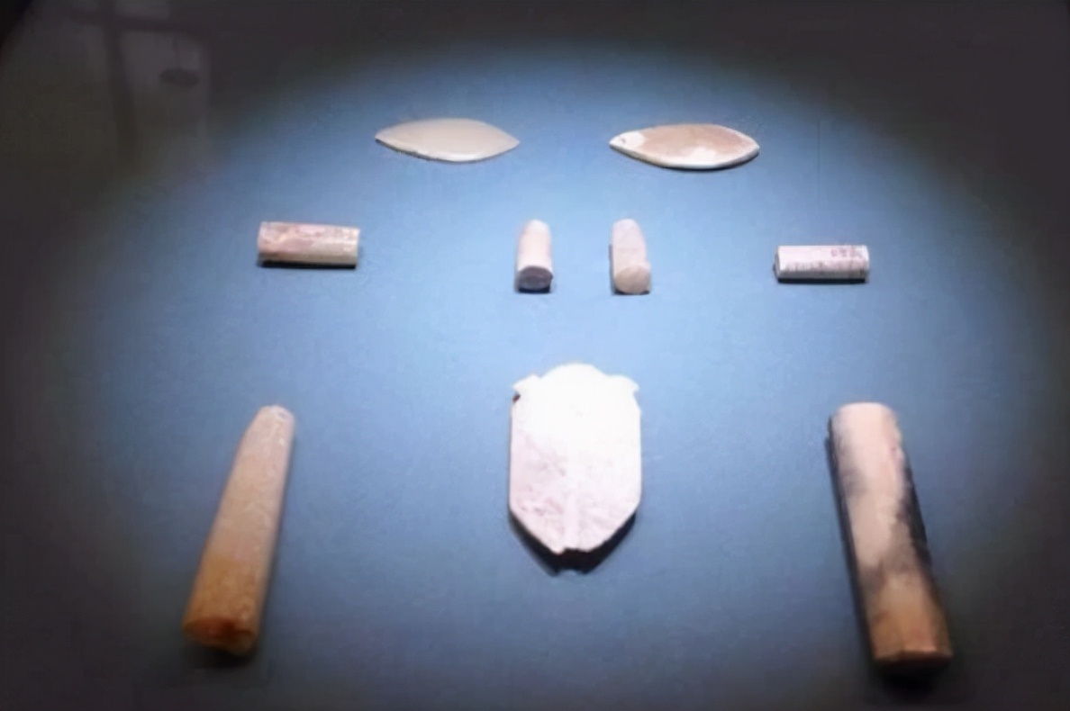 古代嫔妃下葬为何堵住九窍,古代妃子死后下葬堵住九窍