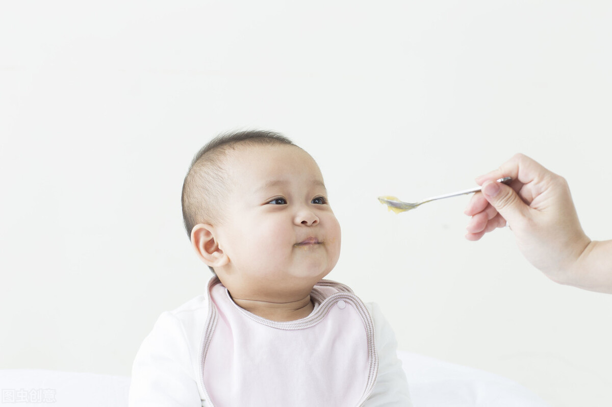 不要着急给孩子添加辅食,给宝宝添加辅食吃什么不想肥