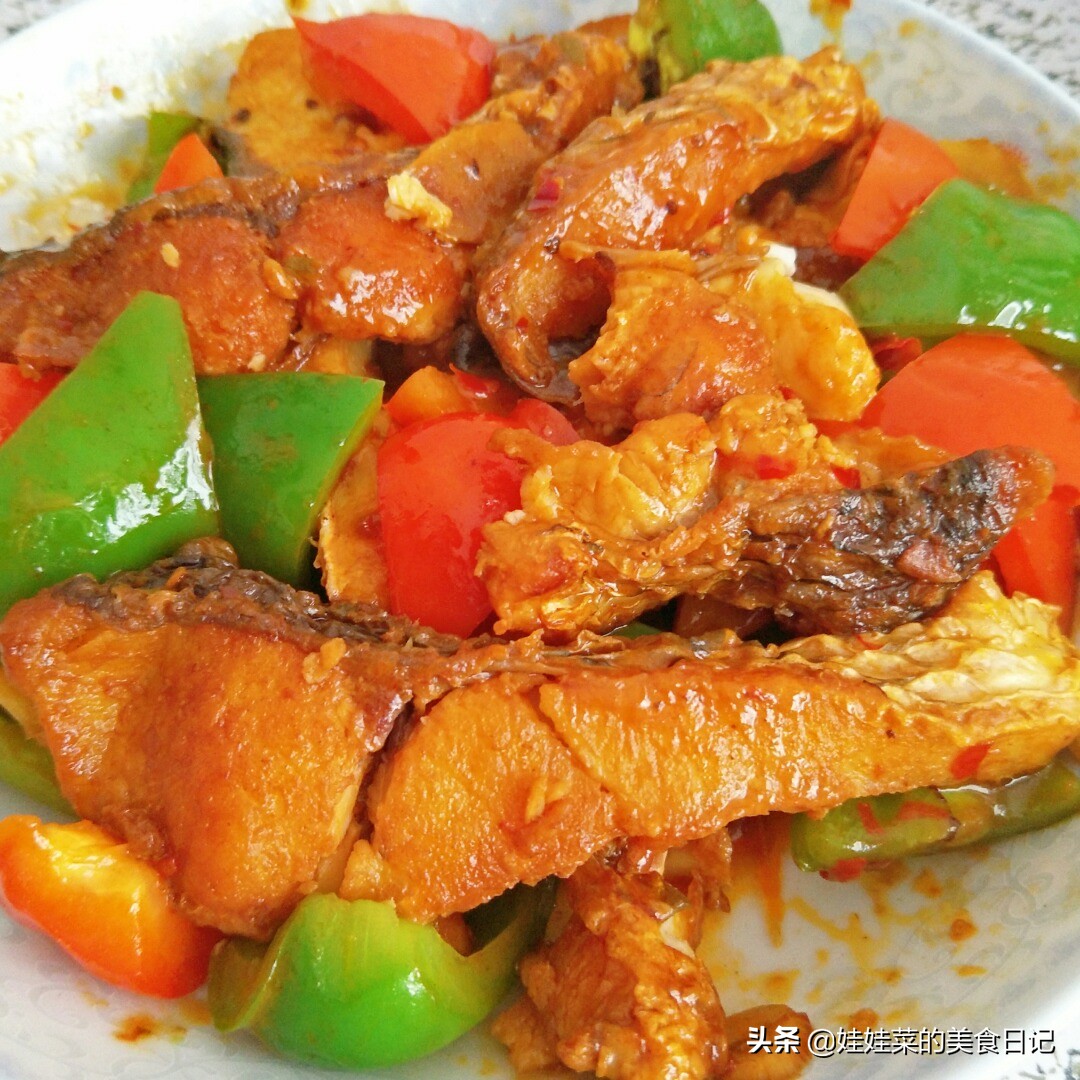 红烧鱼块放淀粉粘锅吗,红烧鱼块怎么做的软烂不油腻