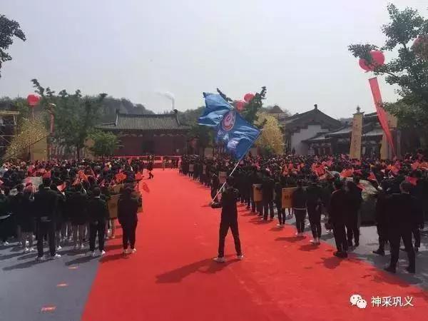 这场逐梦民族复兴的盛会，绽放无限激情和蓬勃生机