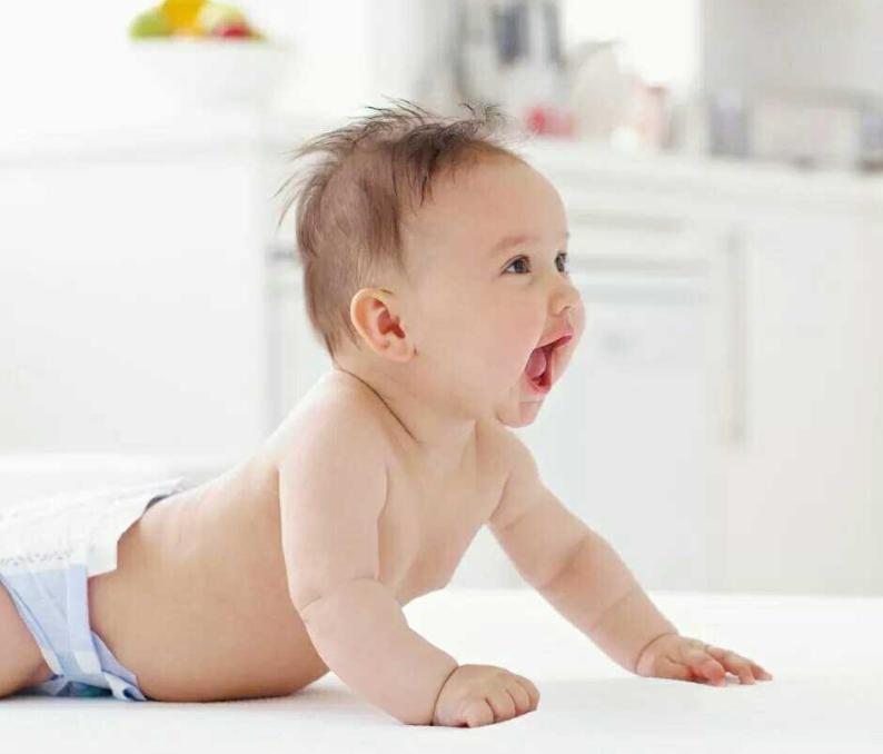 宝宝变成了大头蛙,宝宝会翻身后喜欢趴着睡怎么办