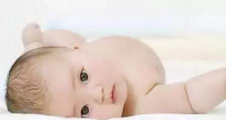 错误给宝宝睡枕头的危害,宝宝睡错枕头好吗