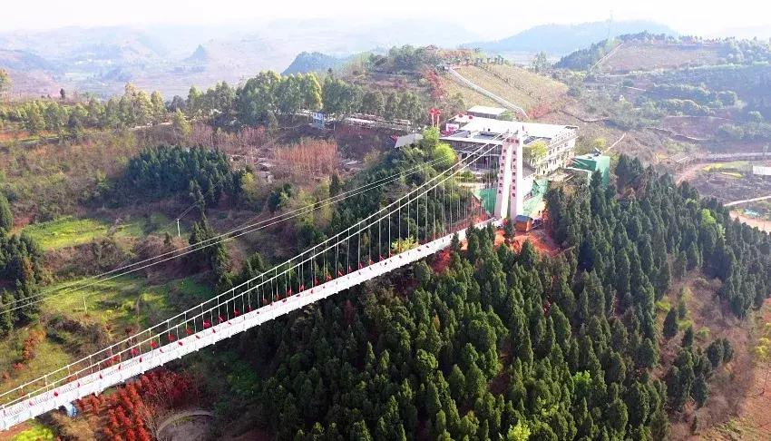 天桥沟玻璃栈道一日游,芙蓉山风景区玻璃滑道