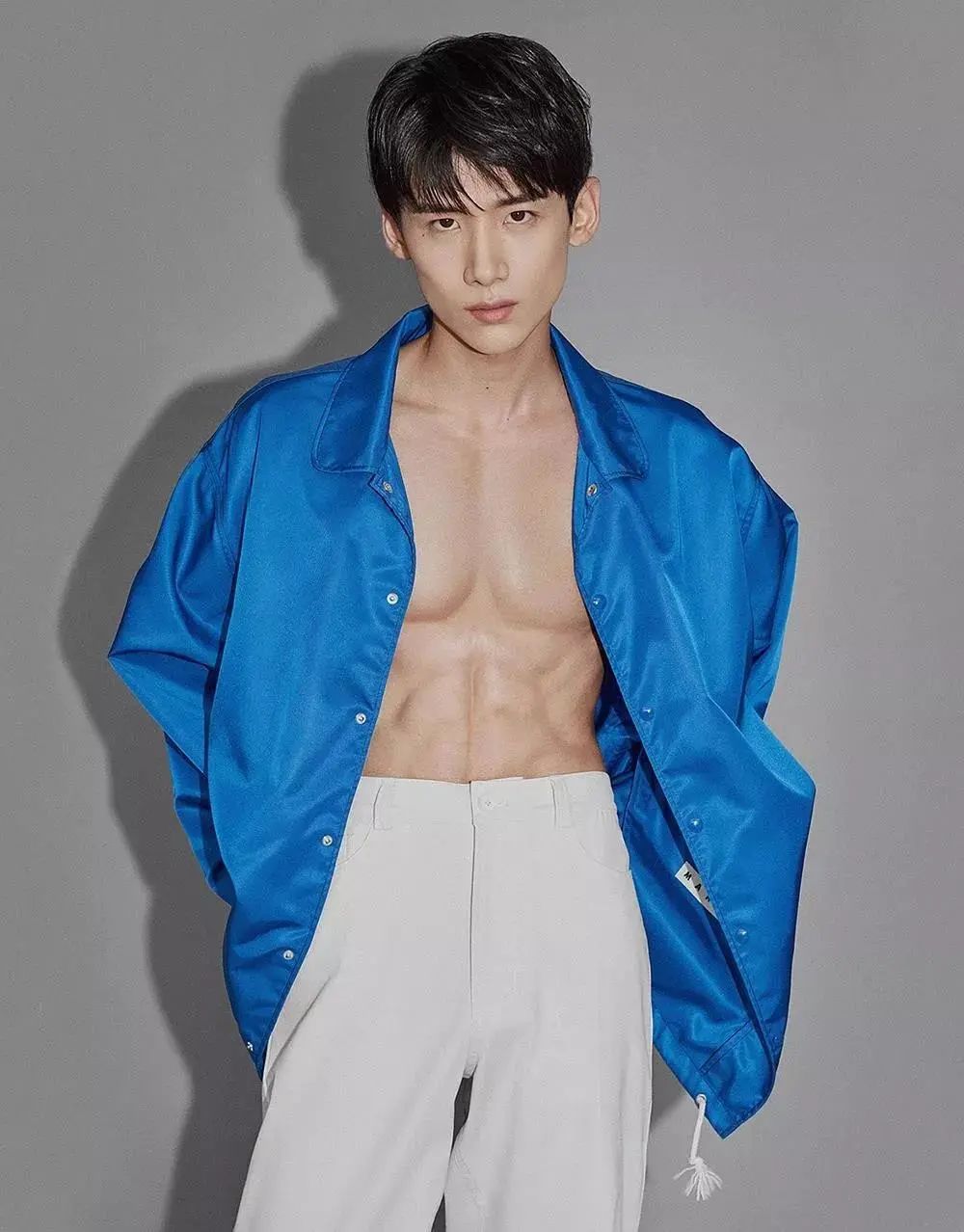 综艺白敬亭郑合惠子,白敬亭新鞋蹦蹦跳跳视频