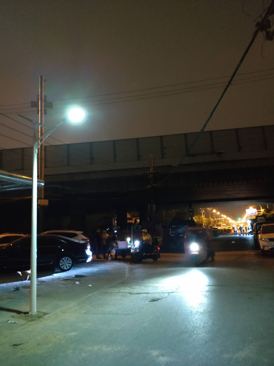 农村路灯点亮了老百姓的幸福指数,安装路灯暖民心点亮村民回家路