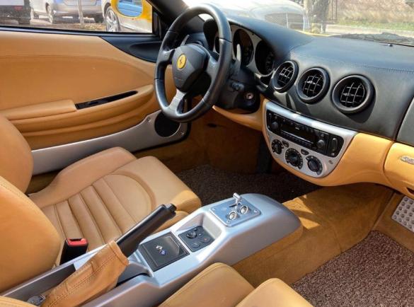 小伙50万买辆二手法拉利360，2005年上牌，3.6L引擎声浪依旧浑厚