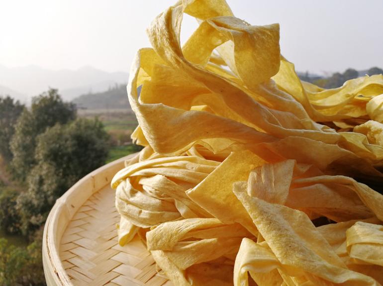 江西萍乡辣条菱形比较厚,萍乡辣条最正宗的做法