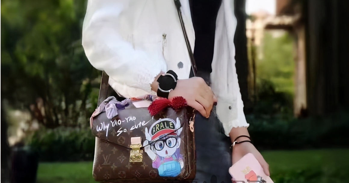 lv新款邮差包吐槽,lv经典邮差包今年还值得入手吗