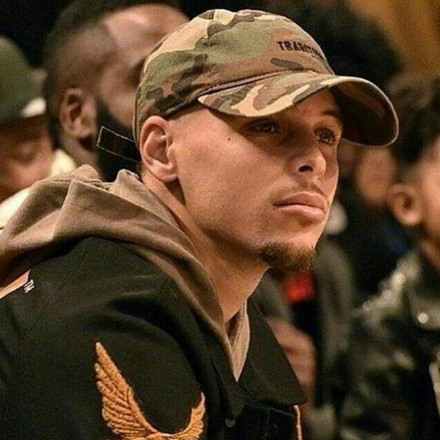 头像nba库里,库里的头像是元宇宙的吗