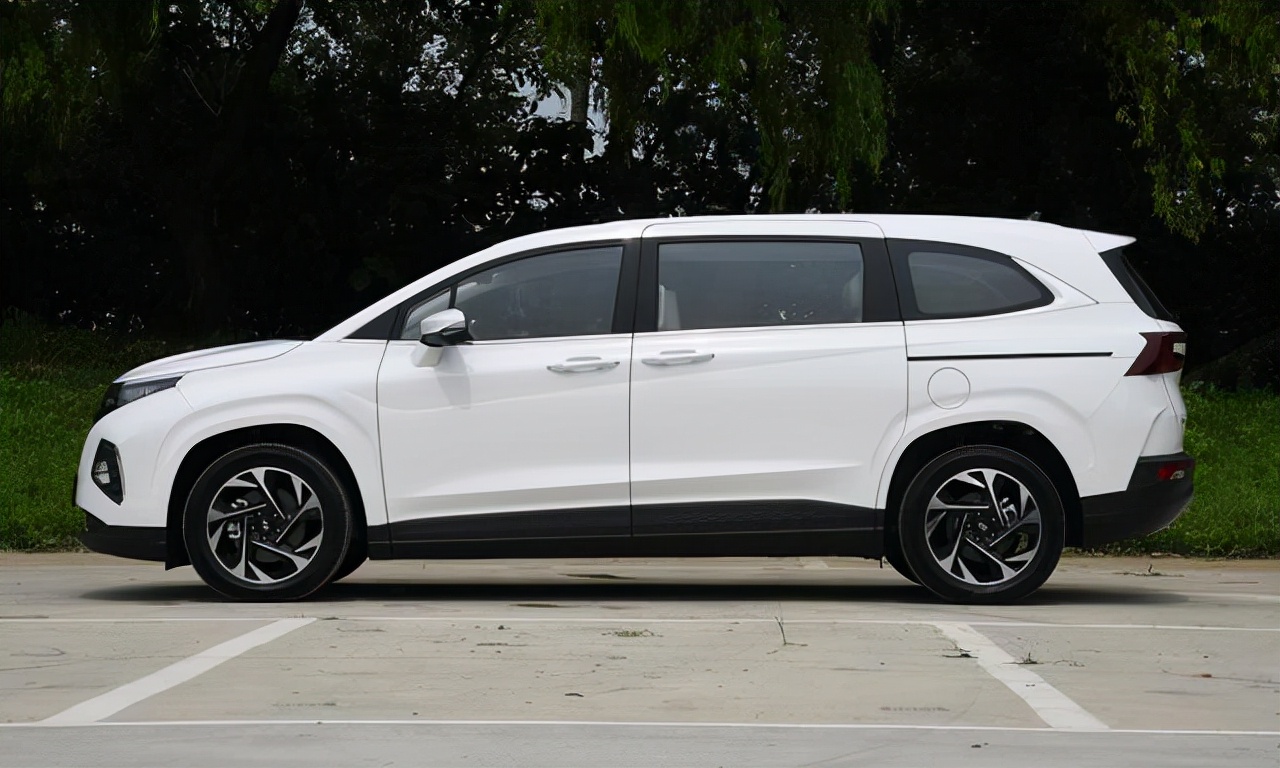 北京现代库斯途和别克gl8,现代库斯途和别克gl8选哪一个