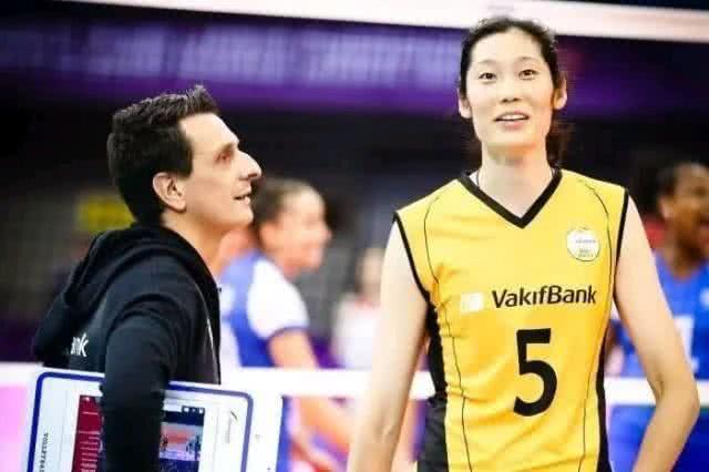 土耳其排球教练古德蒂和朱婷,中国女排对土耳其朱婷暴扣古德蒂