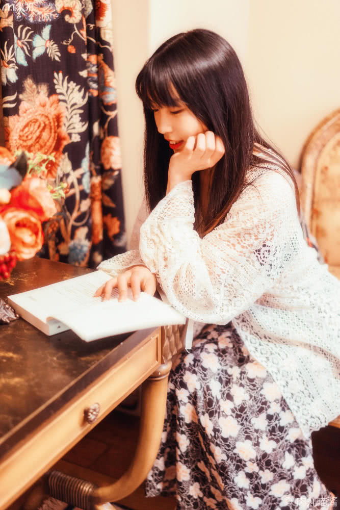 穿毛衣的漂亮女生,穿蕾丝衣服的女孩子