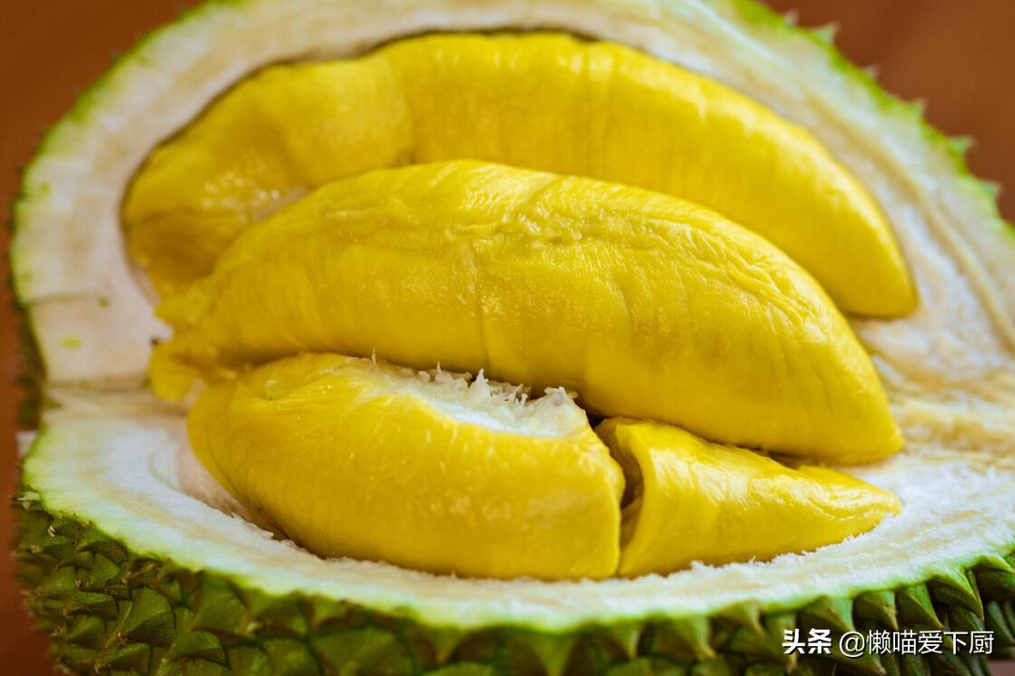 买榴莲挑圆的还是长的,买榴莲买熟的还是生的