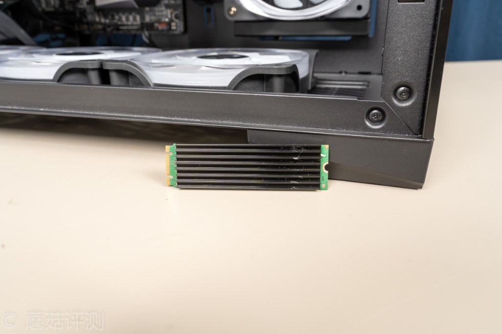 镁光pcie4.0固态硬盘评测,镁光sata256g固态硬盘好吗