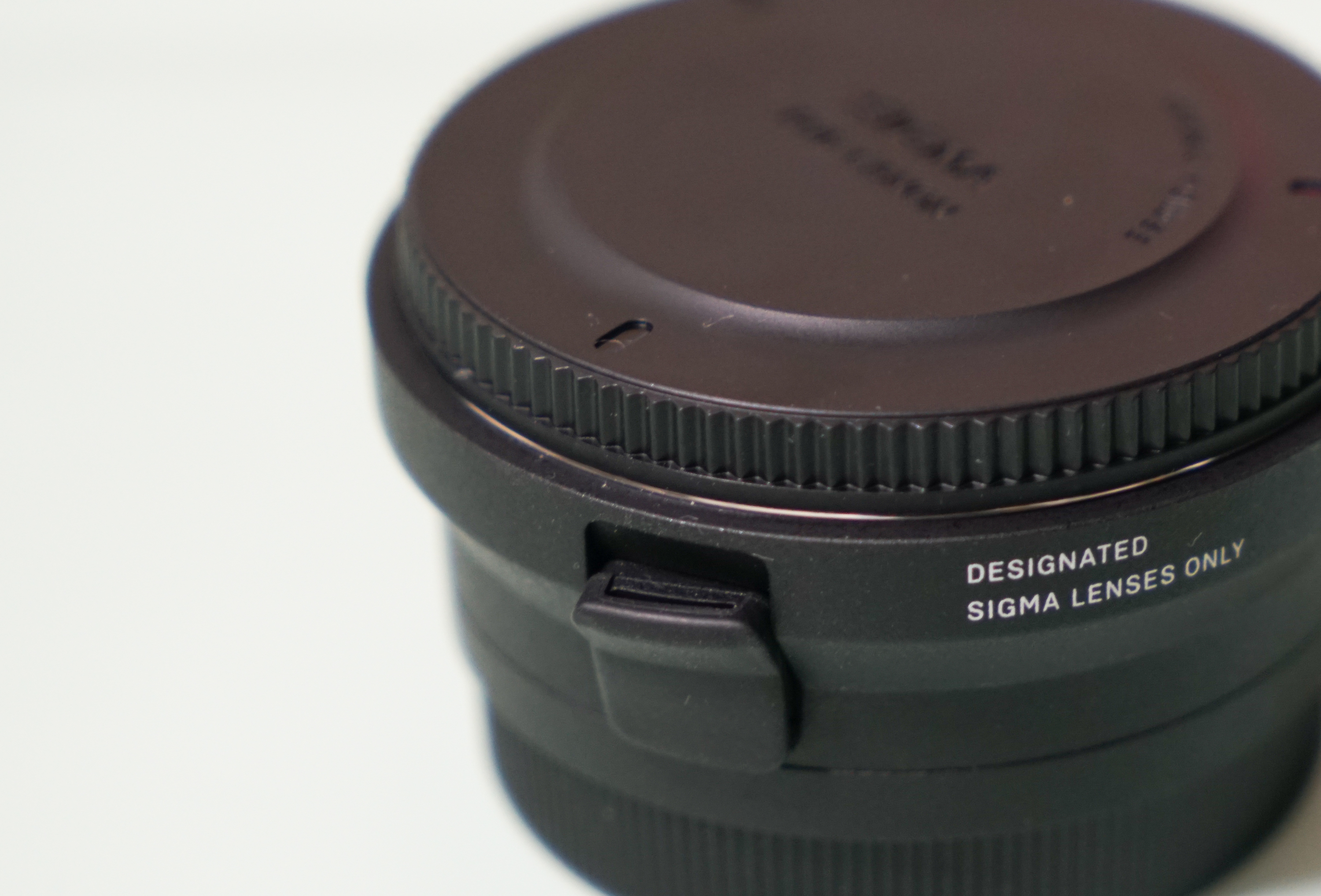 索尼全画幅微单可以用适马镜头吗 (佳能ef口的镜头能用在a7上吗)