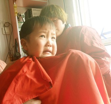 为什么孩子会恐惧理发？学会这四招，让孩子更好配合理发