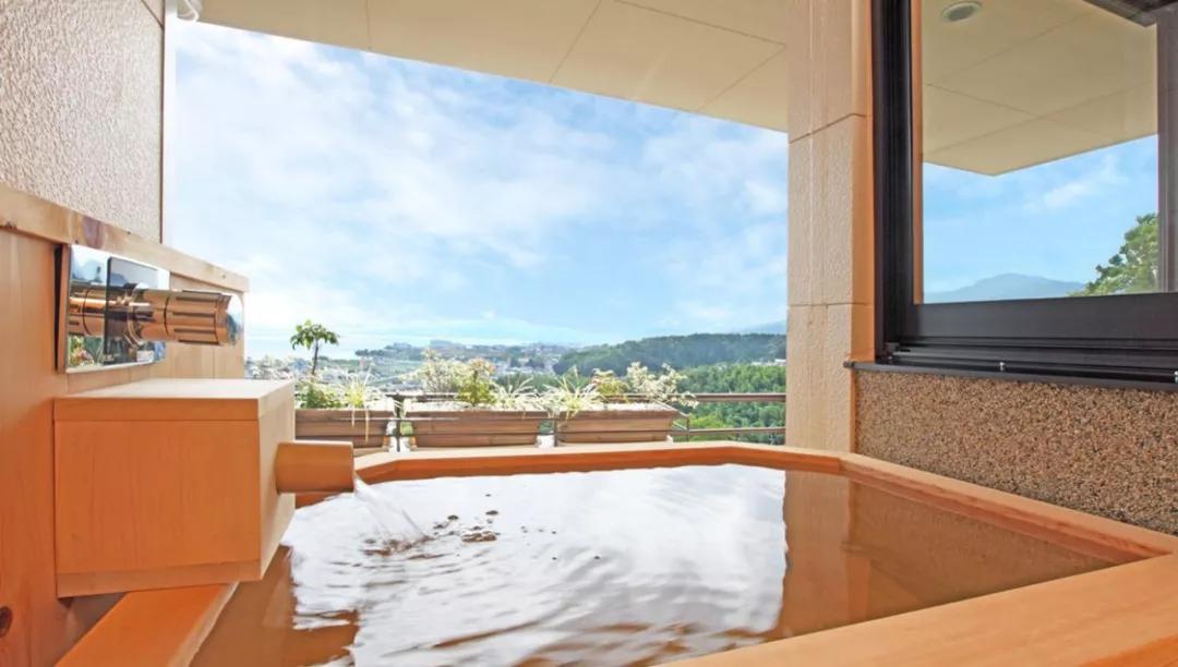 为英伦女神而生，20万日元一把的“樱和伞”，发售一小时就被抢光