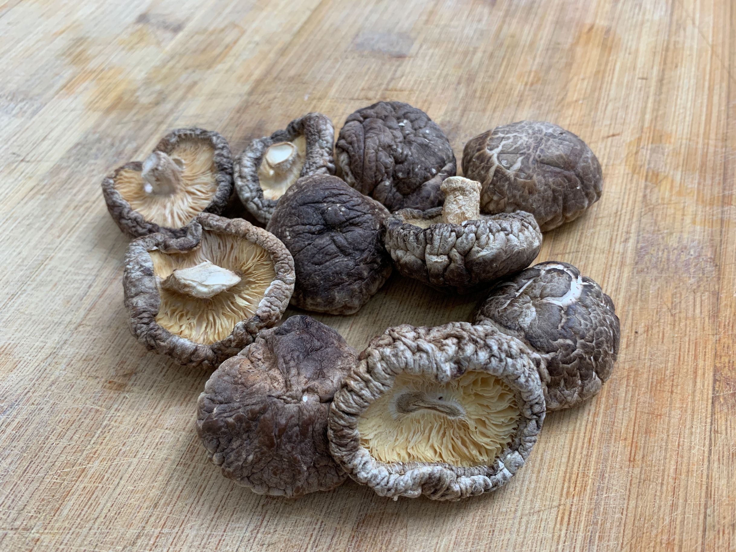 泡发香菇干小方法,新鲜香菇和干香菇哪种营养好