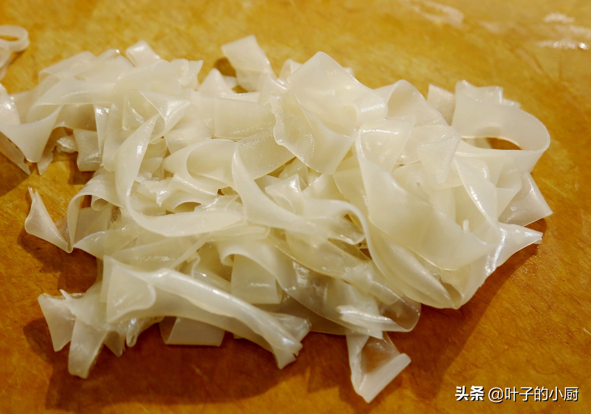 正宗凉皮做法超详细教程,正宗凉皮的做法与配方全过程