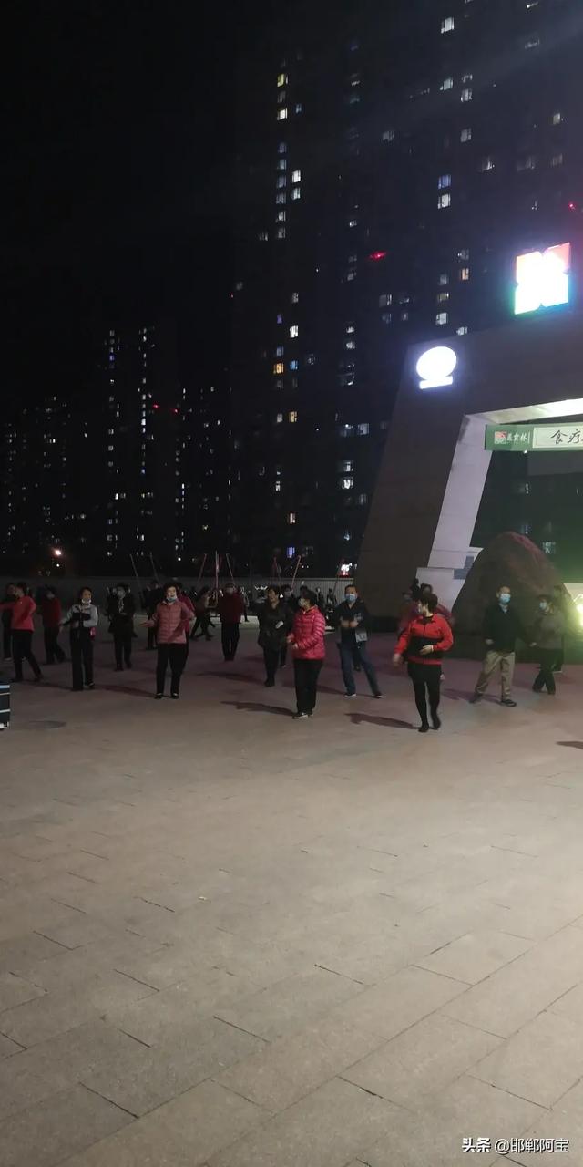邯郸展览馆广场舞完整版,河北邯郸快乐广场舞