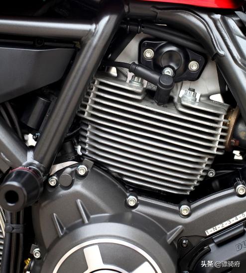 杜卡迪自游800驾驶模式,杜卡迪自游400跟800区别