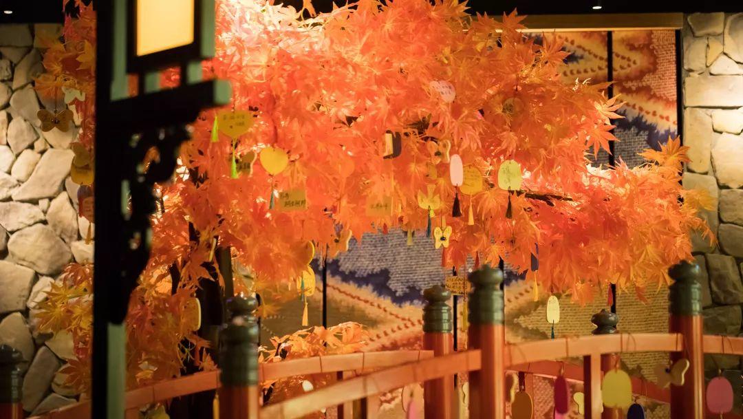 日式酒场大哥大出来营业了，凌晨3点还被小仙女围观