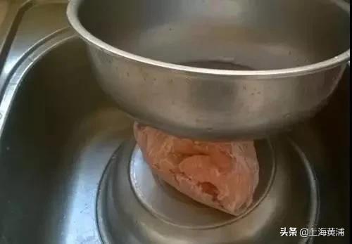 怎样把冻肉化的又快又保鲜,冻肉如何从冰箱里拿出来