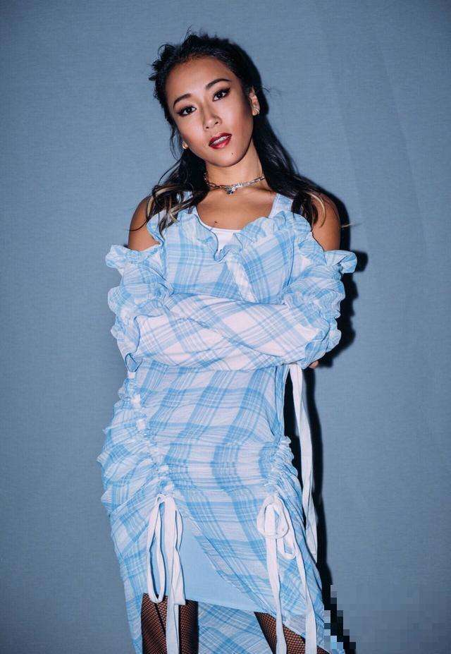 皮肤黑的女神们，一般都用这5个搭配窍门，皮肤透亮气质优雅