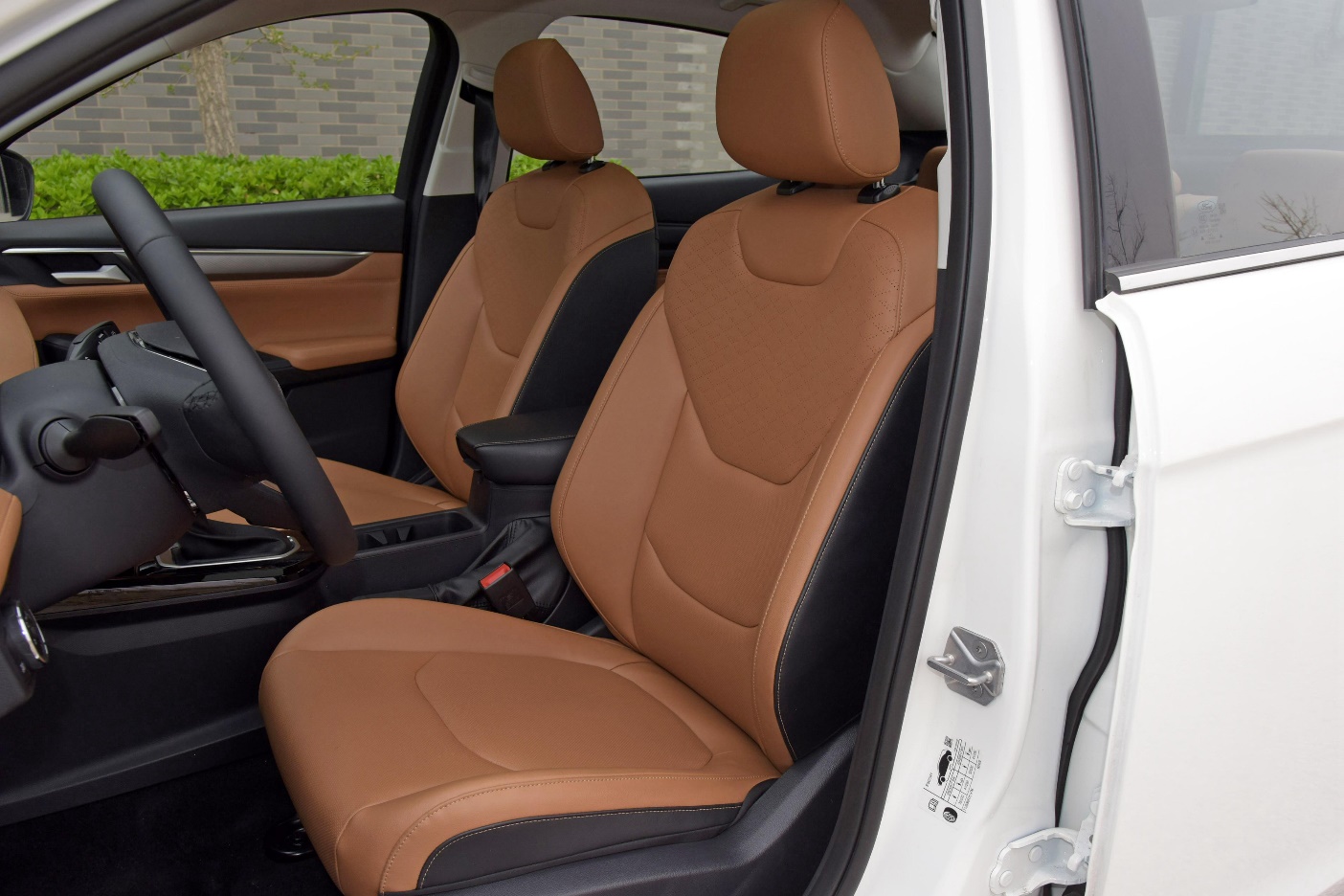 比轩逸新款还好的车,日产轩逸和福特福睿斯对比