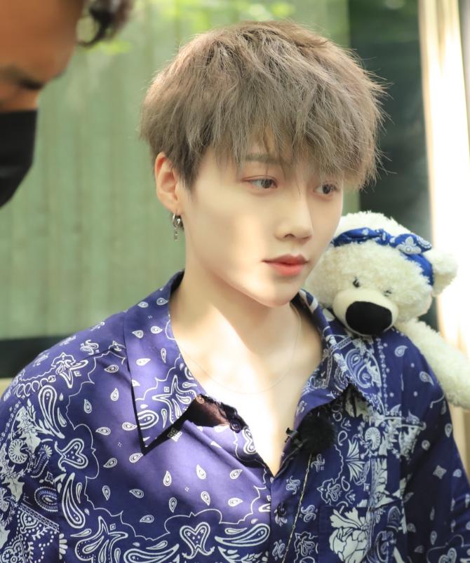 刘雨昕脸上有白点图片,刘雨昕脸上出现白点