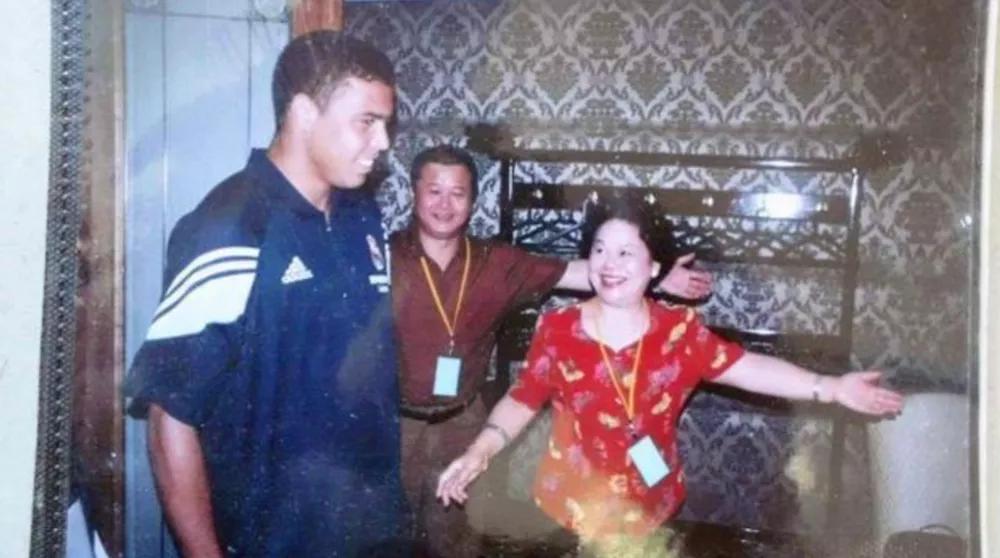 砸工厂，骗明星代言！最会赖账的女老板，亲手毁了民族品牌