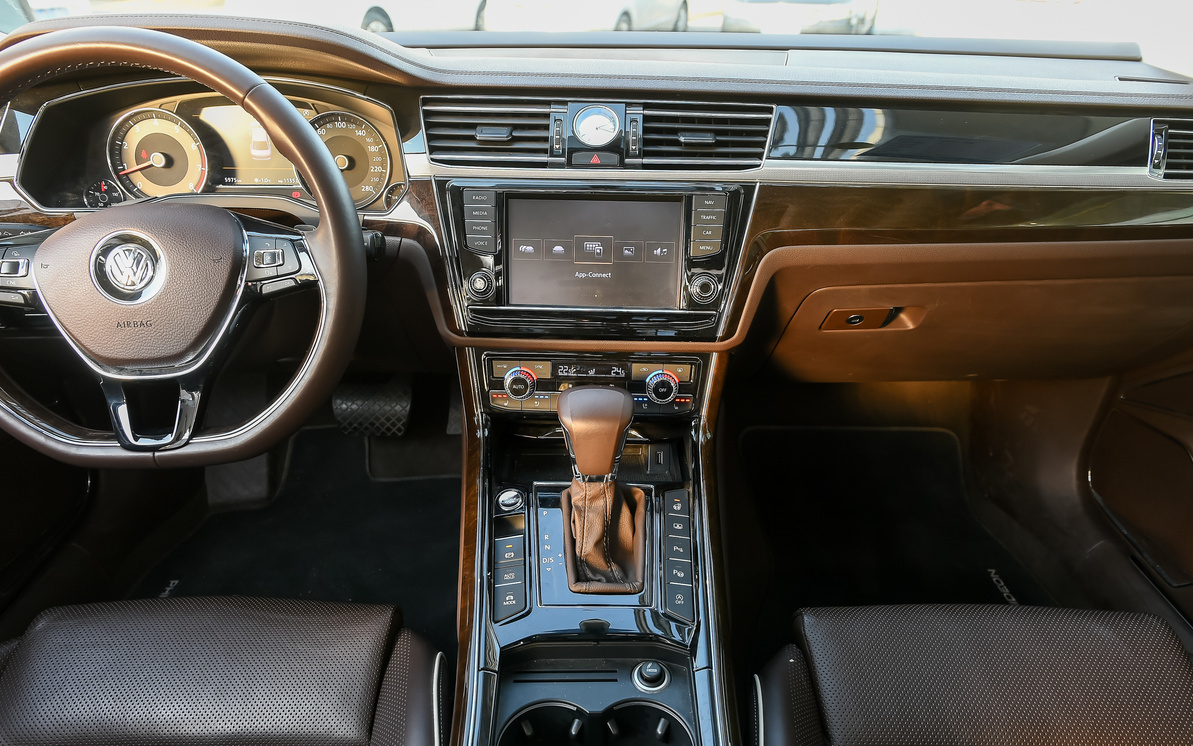 辉腾降价5万是真的吗,大众小辉腾高配