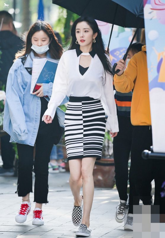 李宇春邓超龚俊等明星上脚国货，杨幂的这双回力却引来抄袭争议？