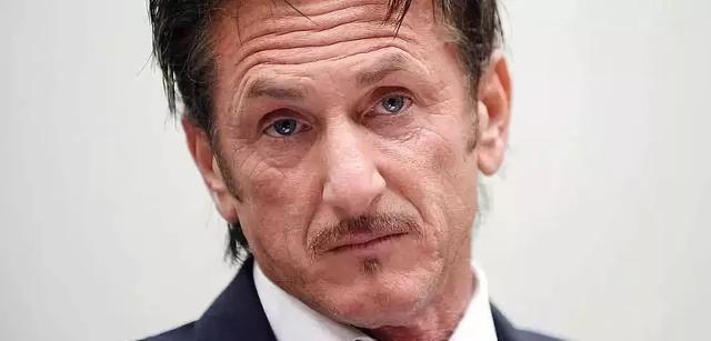 硬刚女皇龙妈也扛不住法令纹，2条沟壑让人心疼，贴一贴就消了