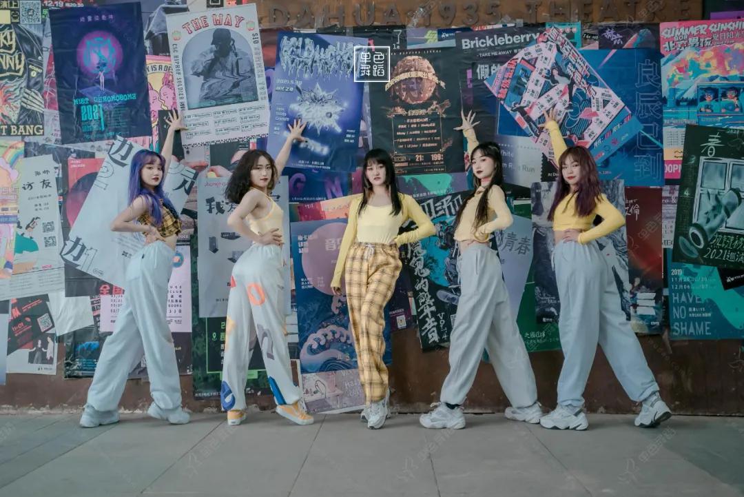 甩头基本功练习动作,零基础学跳甩头舞